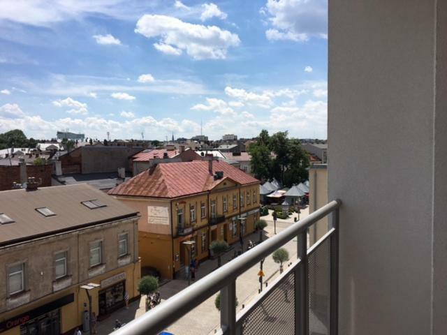 Family & Business Elegant Apartments Rynek Centrum Downtown - 2 Bedroom, Balcony, Parking キェルツェ エクステリア 写真