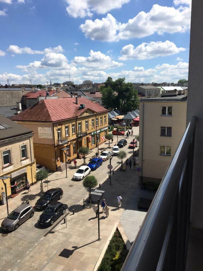 Family & Business Elegant Apartments Rynek Centrum Downtown - 2 Bedroom, Balcony, Parking キェルツェ エクステリア 写真