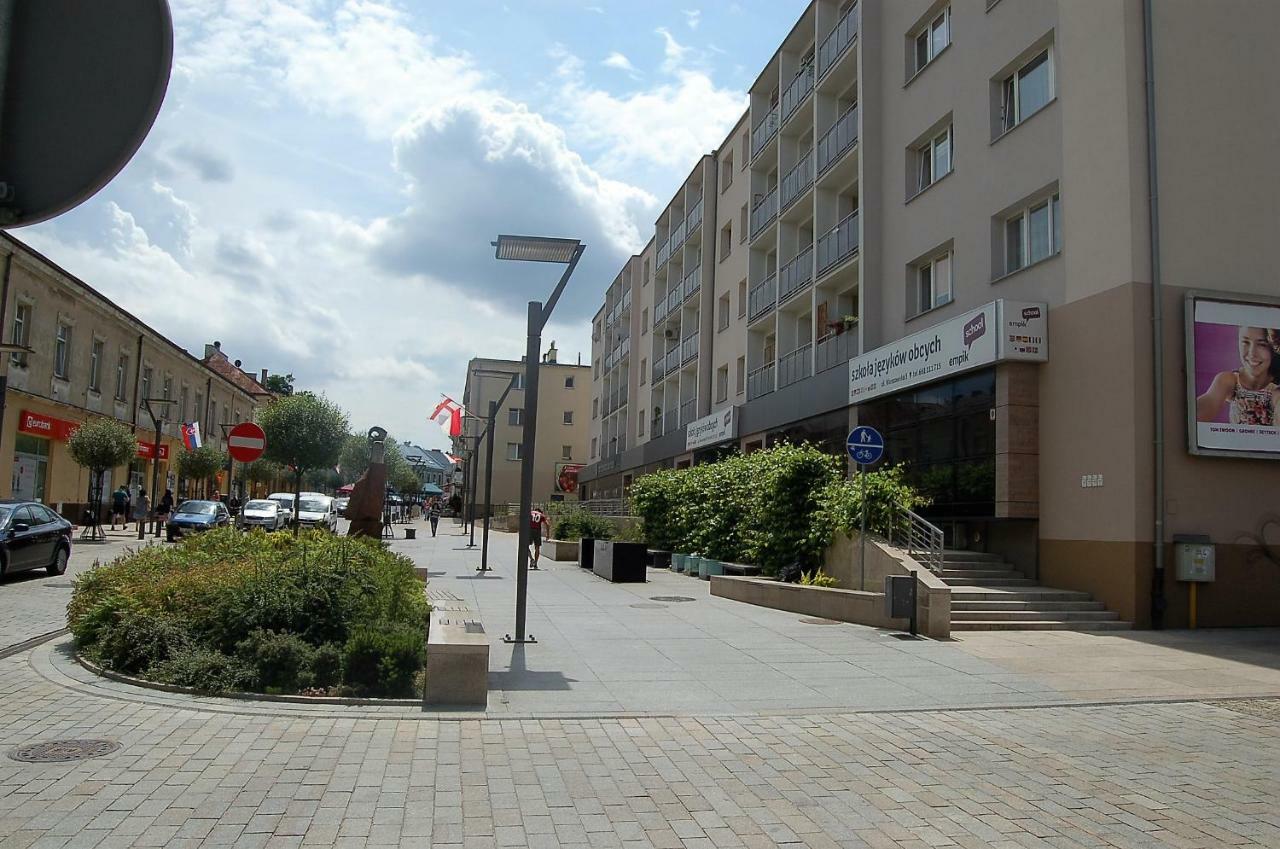 Family & Business Elegant Apartments Rynek Centrum Downtown - 2 Bedroom, Balcony, Parking キェルツェ エクステリア 写真