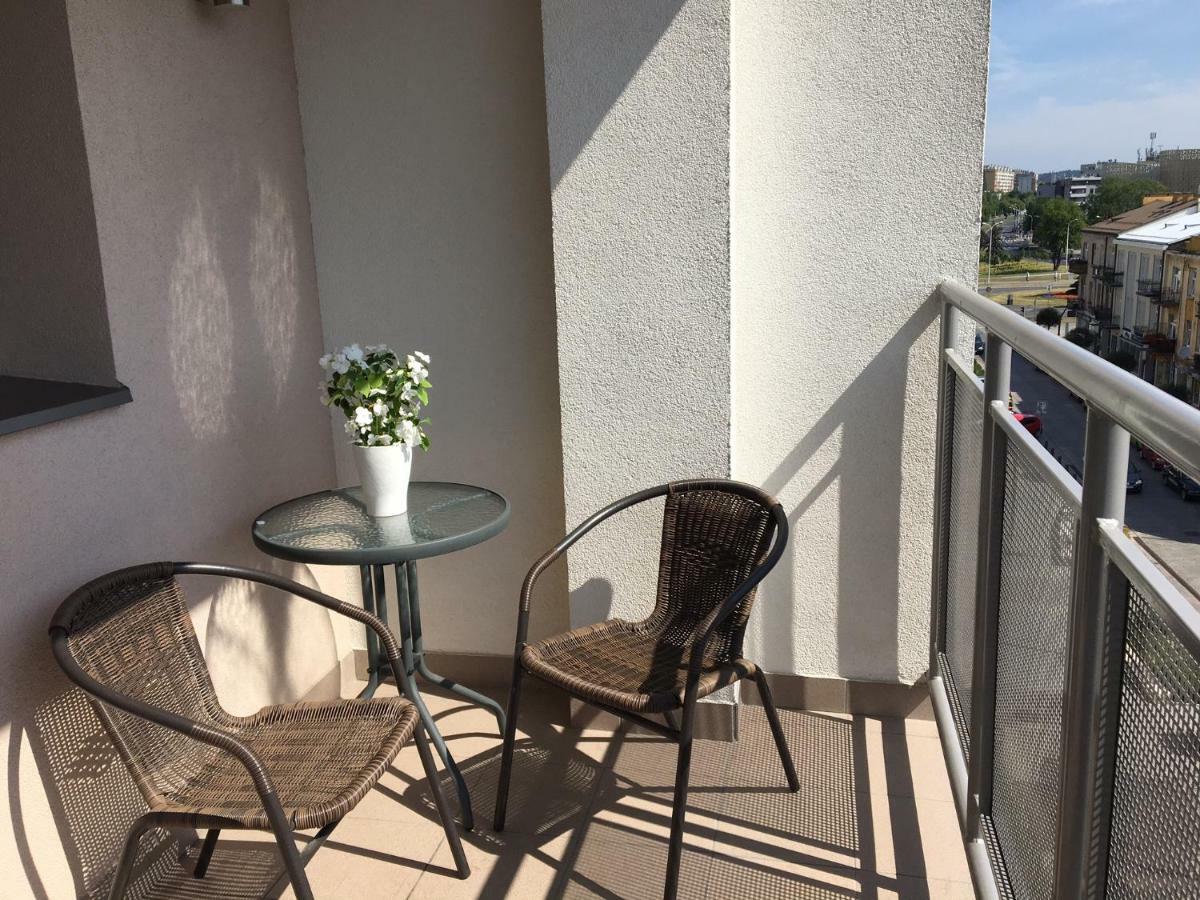 Family & Business Elegant Apartments Rynek Centrum Downtown - 2 Bedroom, Balcony, Parking キェルツェ エクステリア 写真