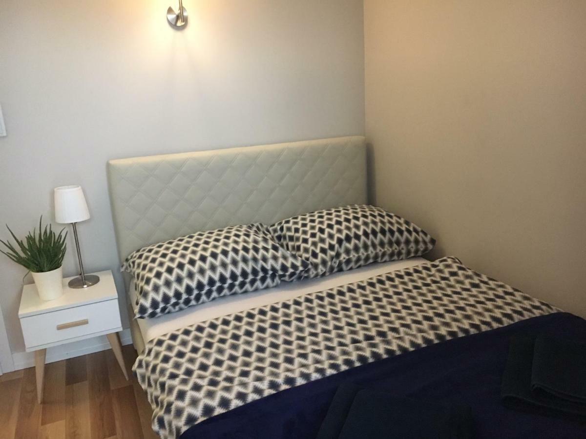 Family & Business Elegant Apartments Rynek Centrum Downtown - 2 Bedroom, Balcony, Parking キェルツェ エクステリア 写真