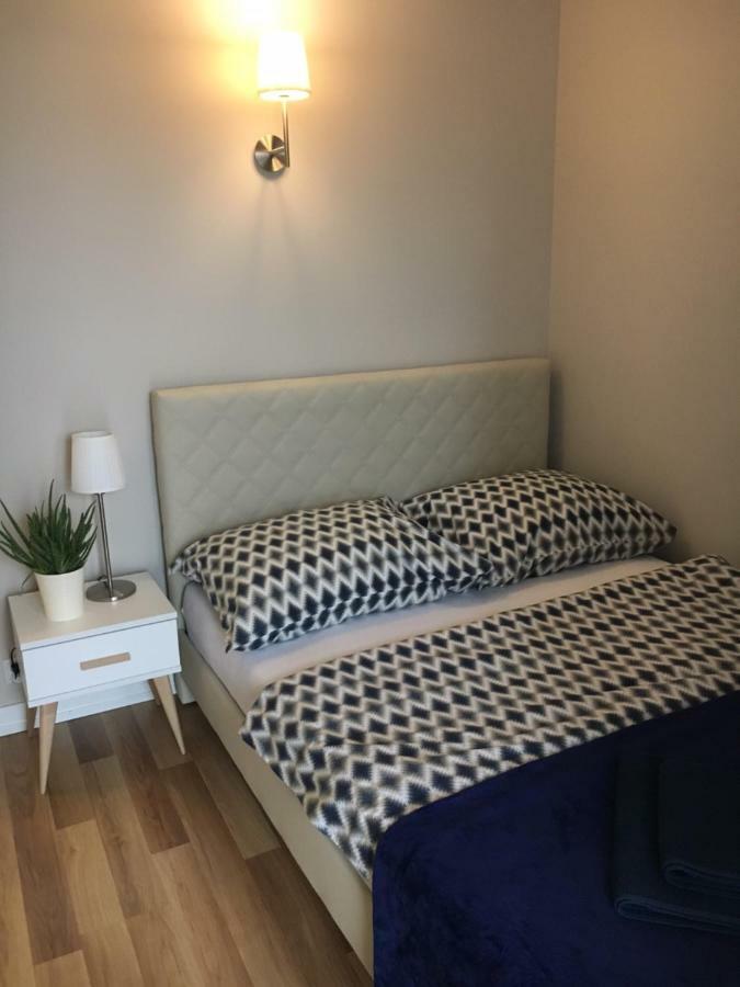 Family & Business Elegant Apartments Rynek Centrum Downtown - 2 Bedroom, Balcony, Parking キェルツェ エクステリア 写真