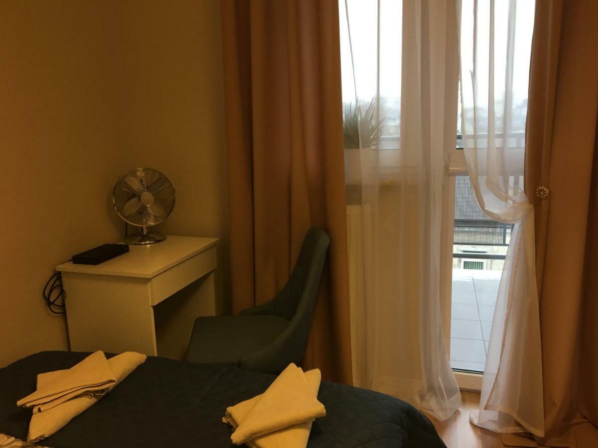 Family & Business Elegant Apartments Rynek Centrum Downtown - 2 Bedroom, Balcony, Parking キェルツェ エクステリア 写真