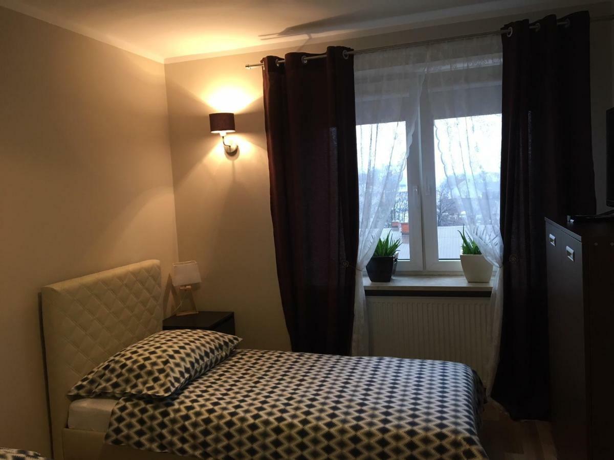 Family & Business Elegant Apartments Rynek Centrum Downtown - 2 Bedroom, Balcony, Parking キェルツェ エクステリア 写真